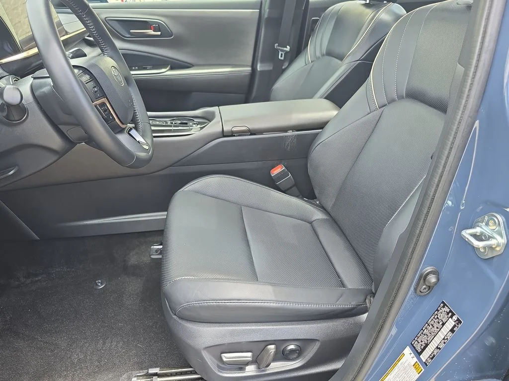 Used 2025 White Toyota Nightshade image 17