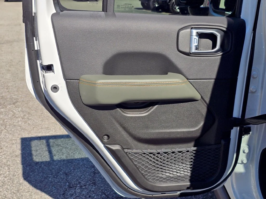 New 2026 White/off-white Jeep Mojave X image 37