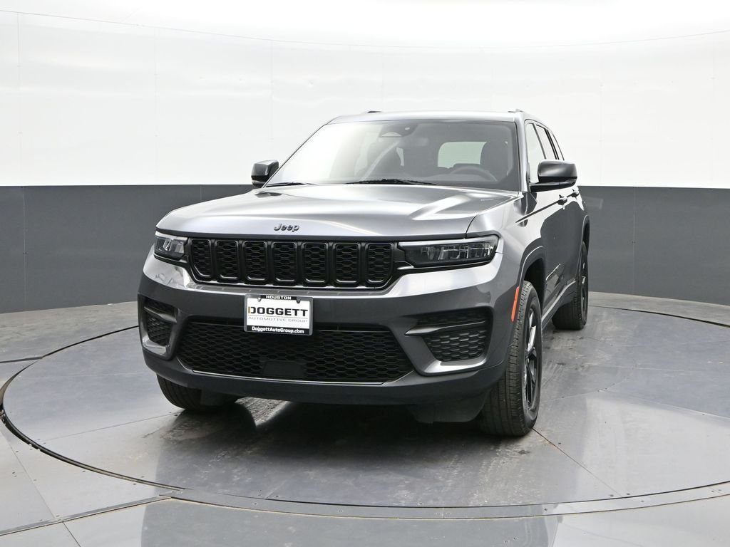 Used 2024 Gray Jeep Altitude image 26