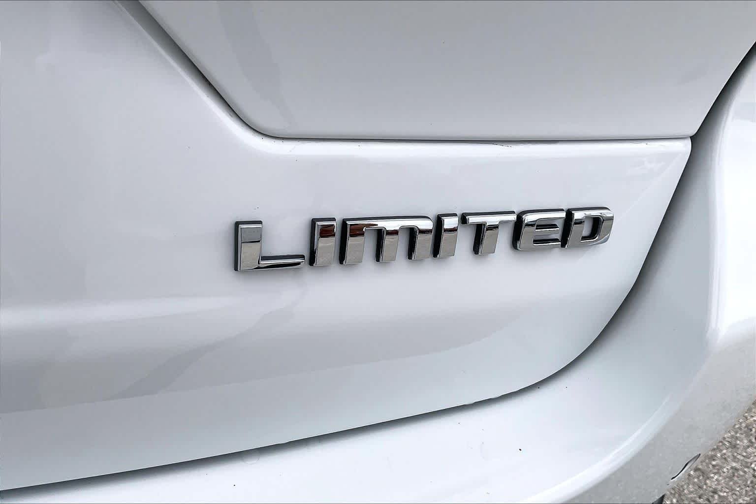 Used 2023 Bright White Clearcoat Jeep Limited image 10