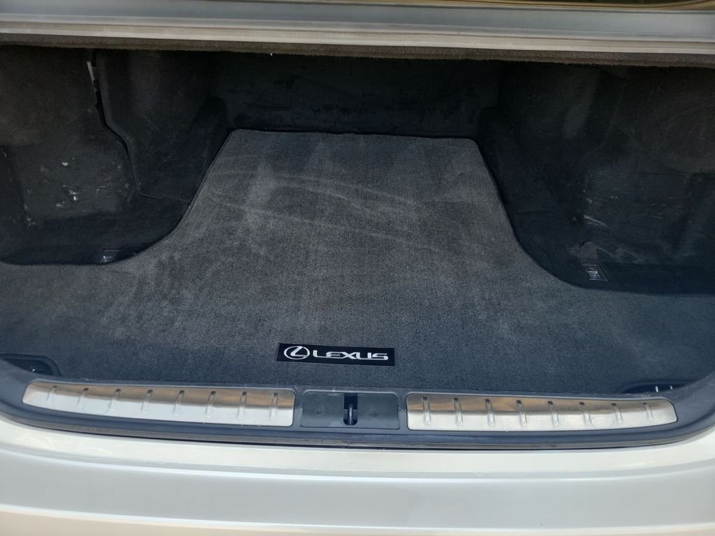 Used 2018 White Lexus 500 Base image 37