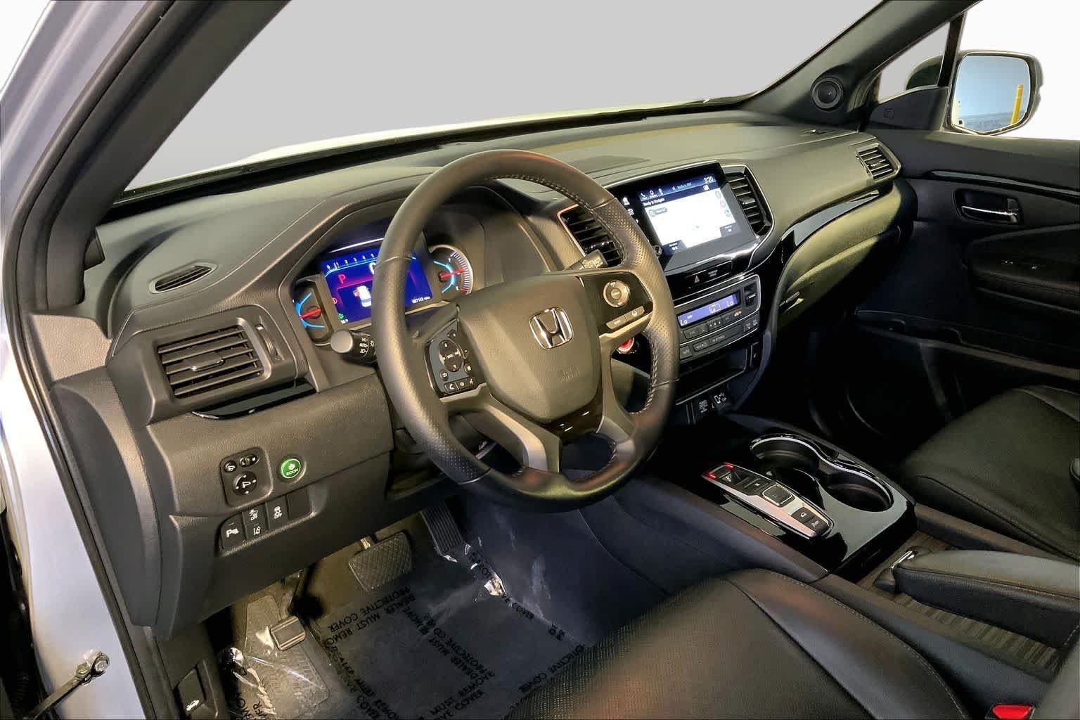 Used 2019 Lunar Silver Metallic Honda Touring image 18