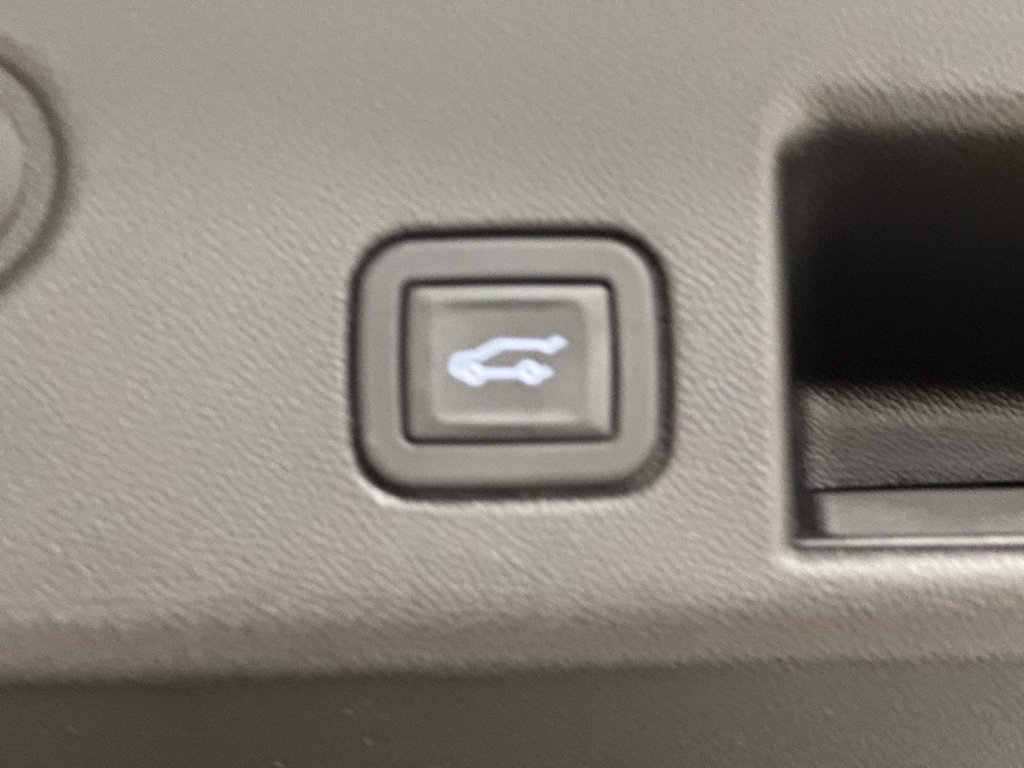 Used 2024 White Chevrolet Premier image 13