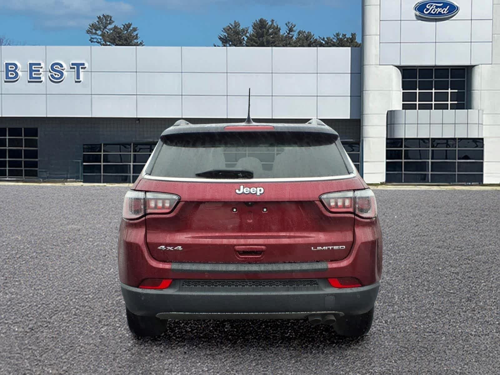 Used 2022 Velvet Red Pearlcoat Jeep Limited image 5