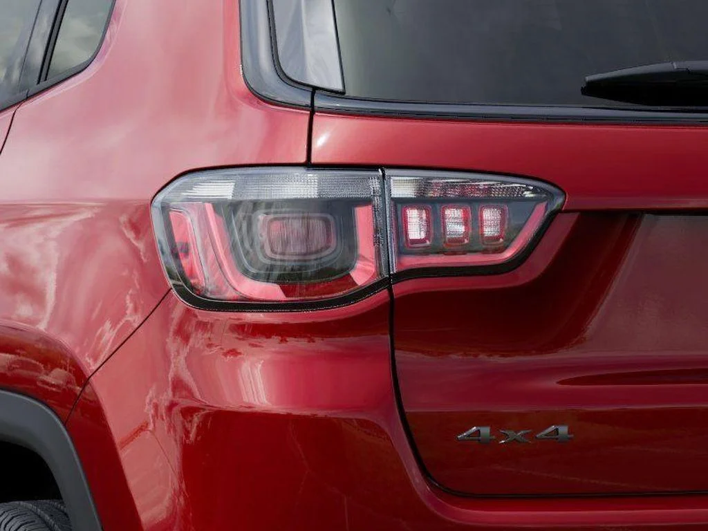 New 2026 Red Hot Pearl-Coat Exterior Paint Jeep Limited image 9