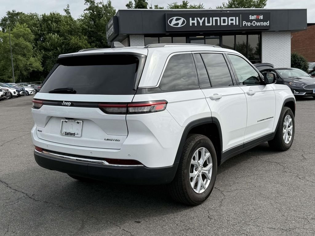 Used 2023 Bright White Clearcoat Jeep Limited image 10