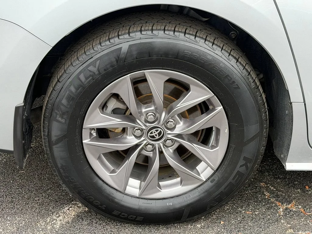 2024 Toyota Sienna XLE - Photo 14