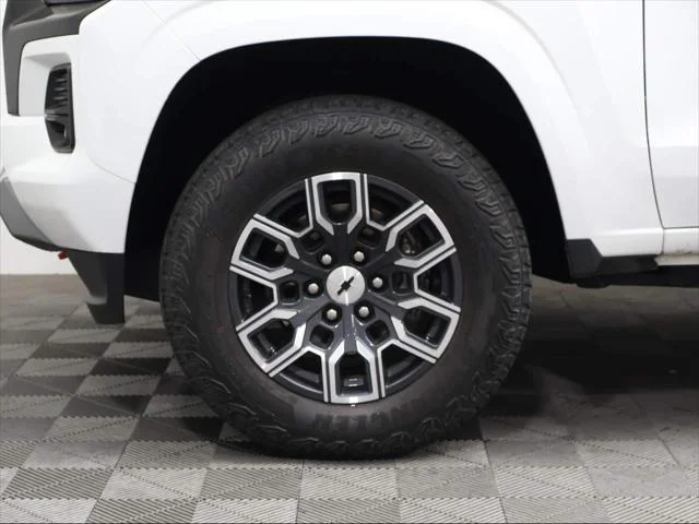 Used 2023 Summit White Chevrolet Z71 image 6