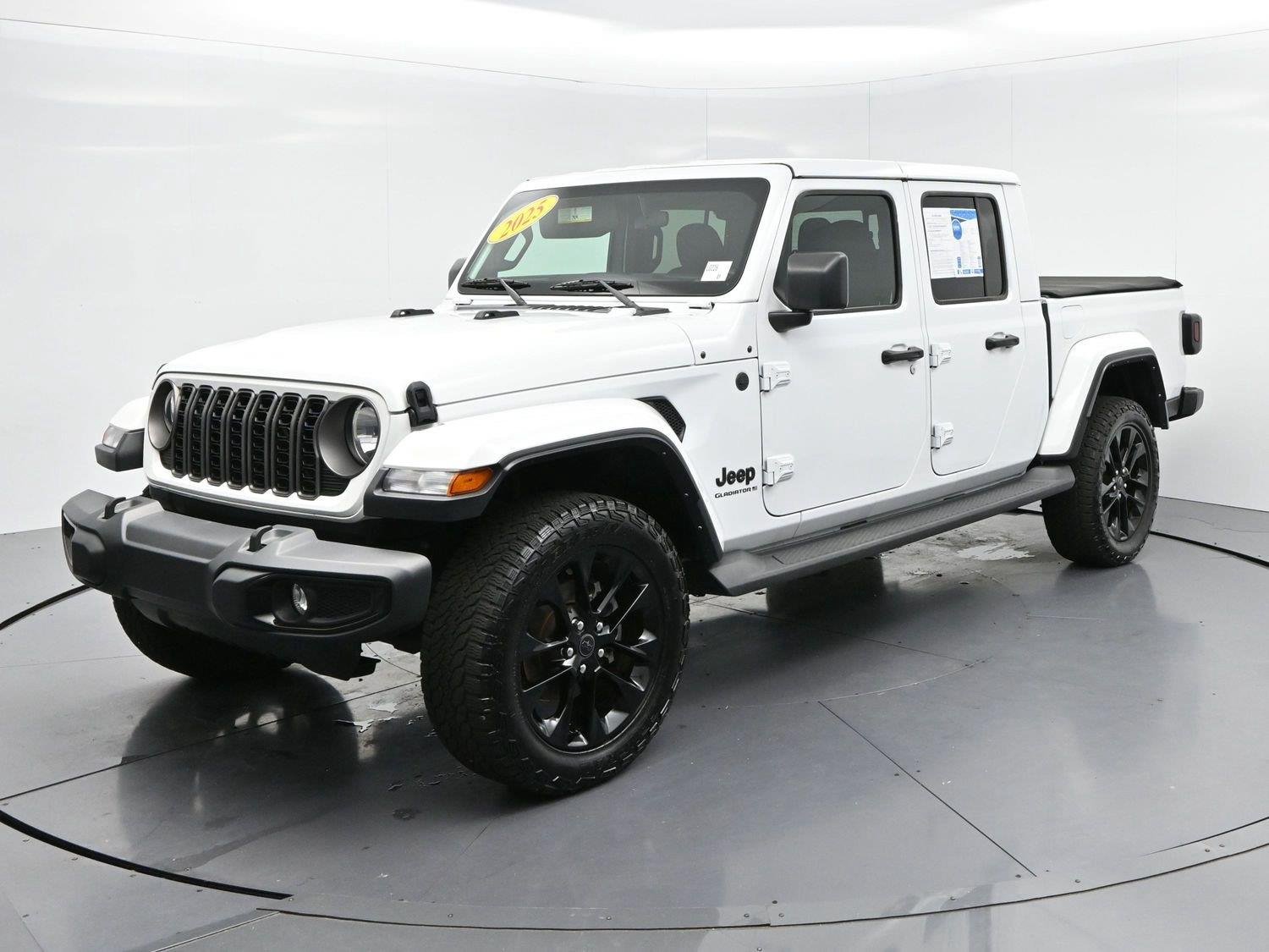 Used 2025 White Jeep Nighthawk image 3