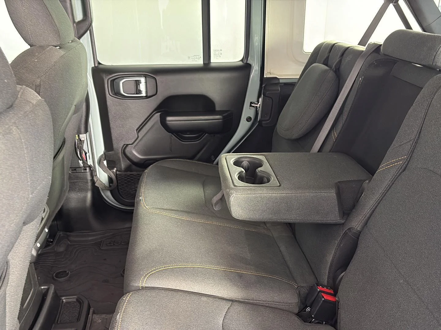 Used 2024 Earl Clearcoat Jeep Sport S image 22