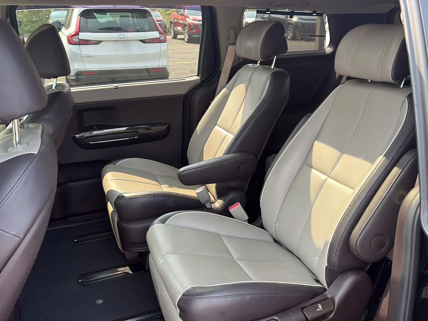 Used 2016 Platinum Graphite Kia Limited image 13