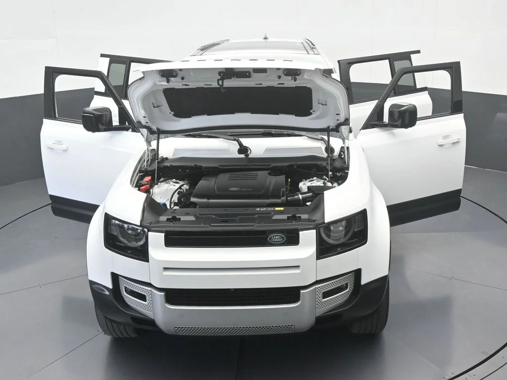 Used 2025 White Land Rover S image 88