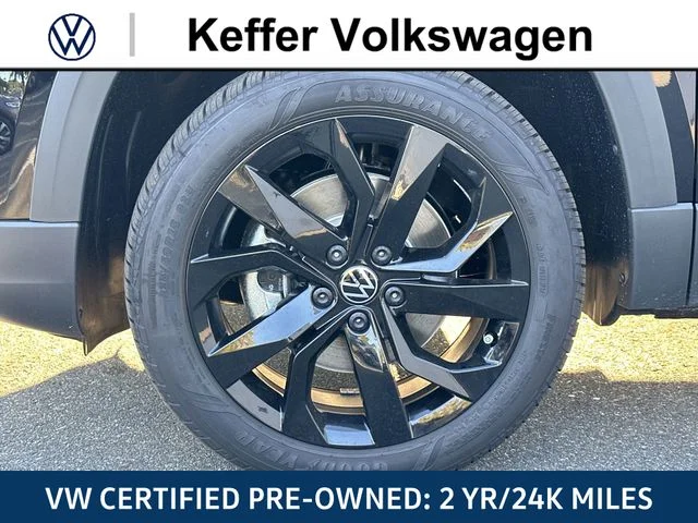 Certified Used 2023 Black Volkswagen 1.5T SE image 13