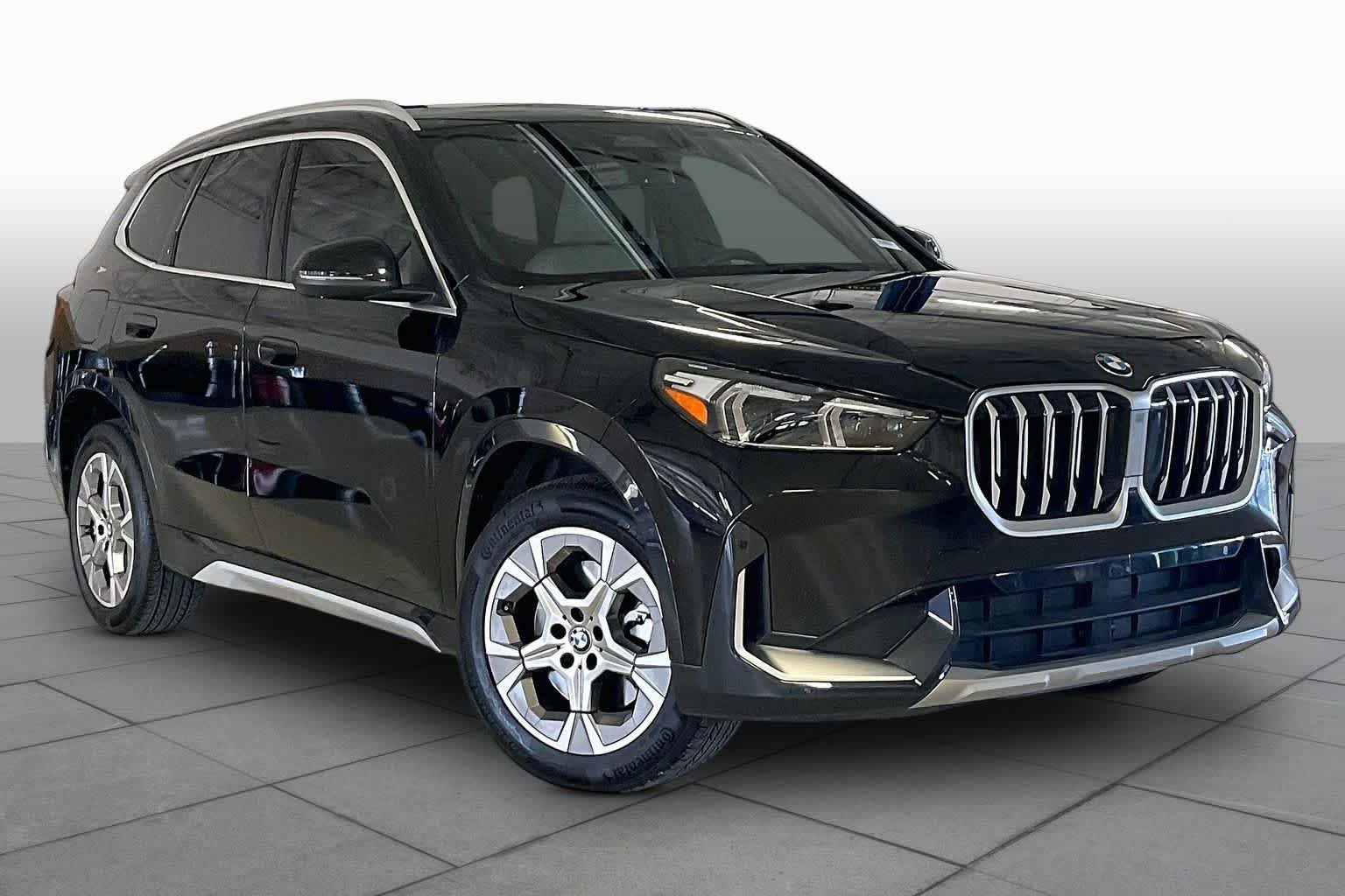 New 2025 Black Sapphire Metallic BMW xDrive28i image 2