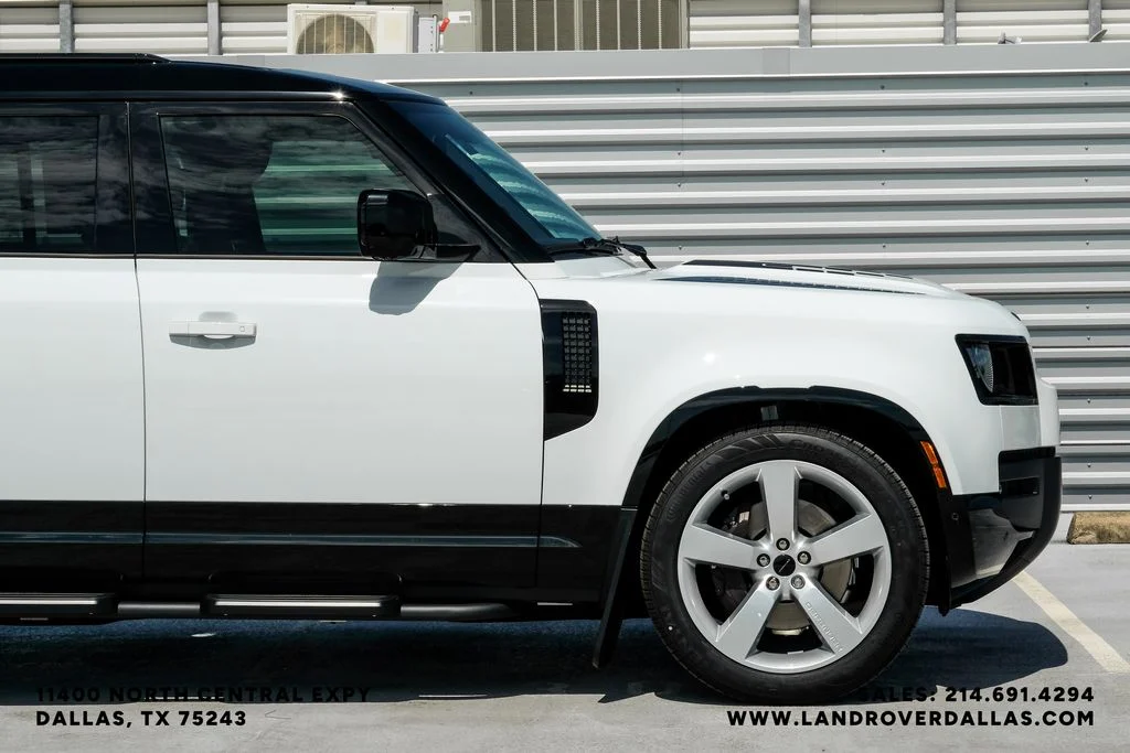 New 2026 Fuji White Land Rover X-Dynamic SE image 9