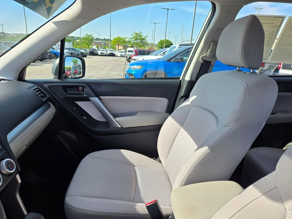 Used 2018 White Subaru 2.5i image 24