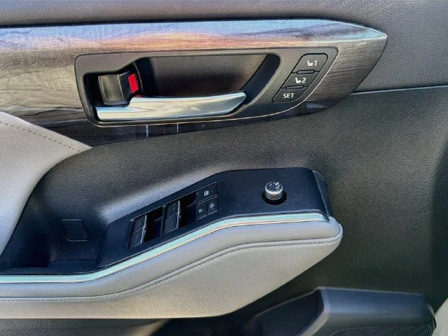 Used 2020  Toyota Platinum image 16