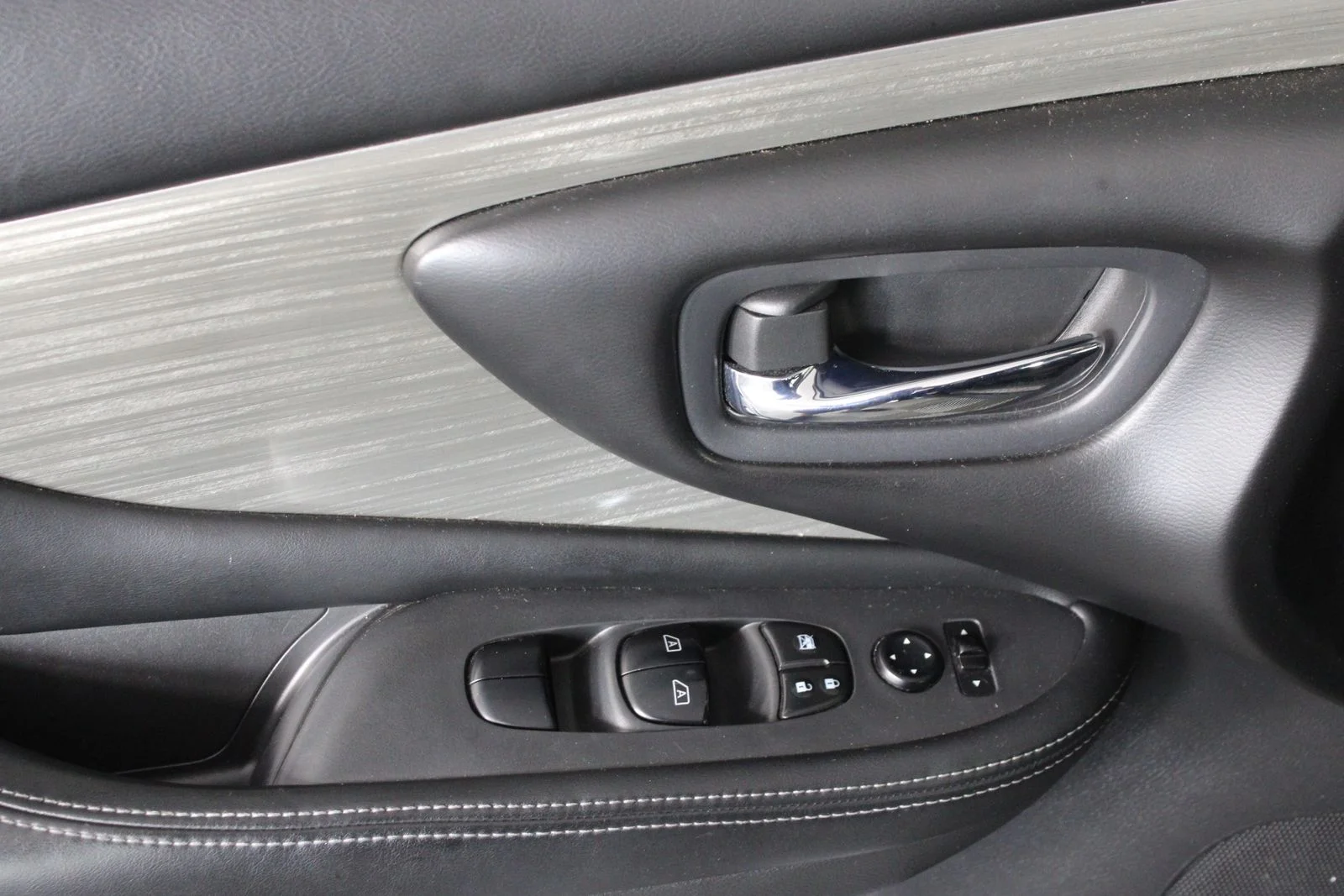 Used 2016 Black Nissan SV image 14