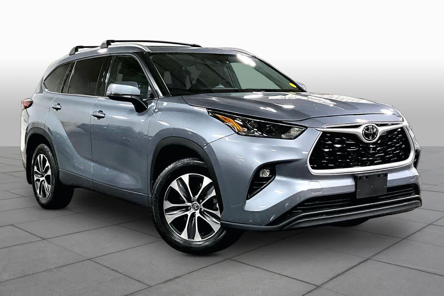 Pre-Owned 2022 Toyota Highlander XLE