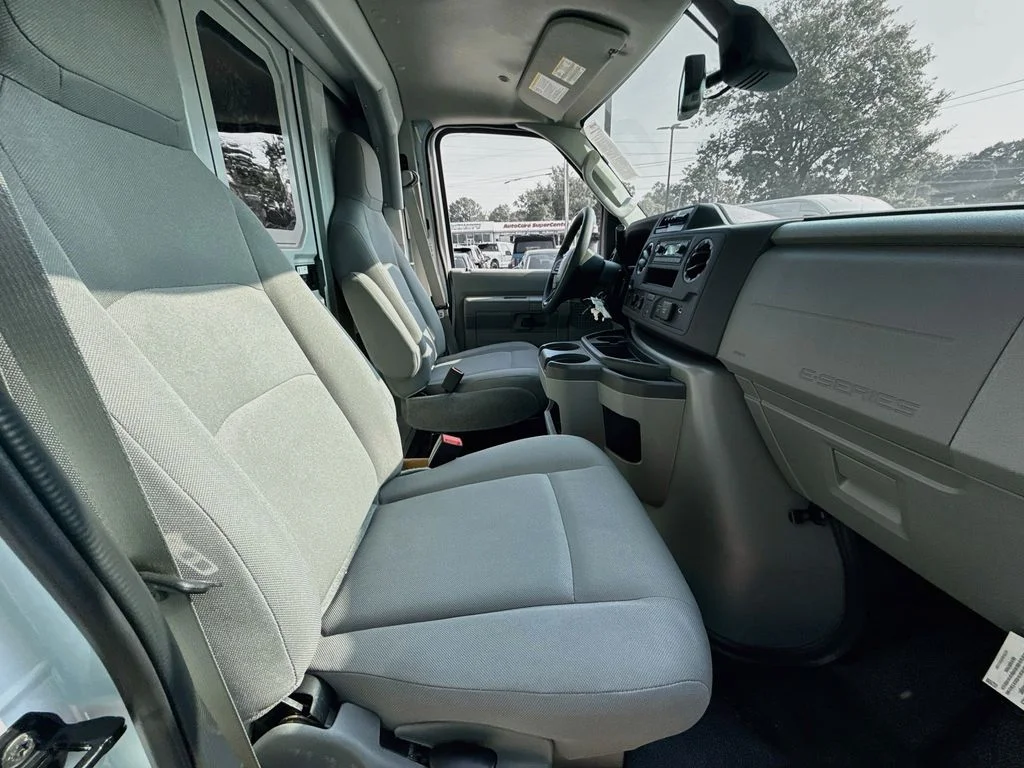 New 2027 Oxford White Ford E-350 SRW image 23