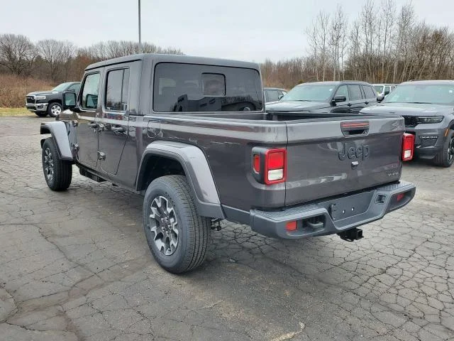 New 2026 Granite Crystal Metallic Clear-Coat Exterior Paint Jeep Sahara image 4