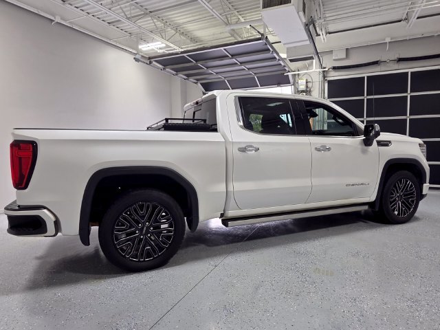 Used 2022 White GMC Denali Ultimate image 11