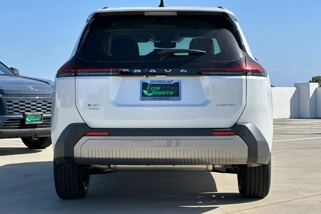 New 2026 Wind Chill Pearl <sup>1</sup> Toyota  Limited image 5