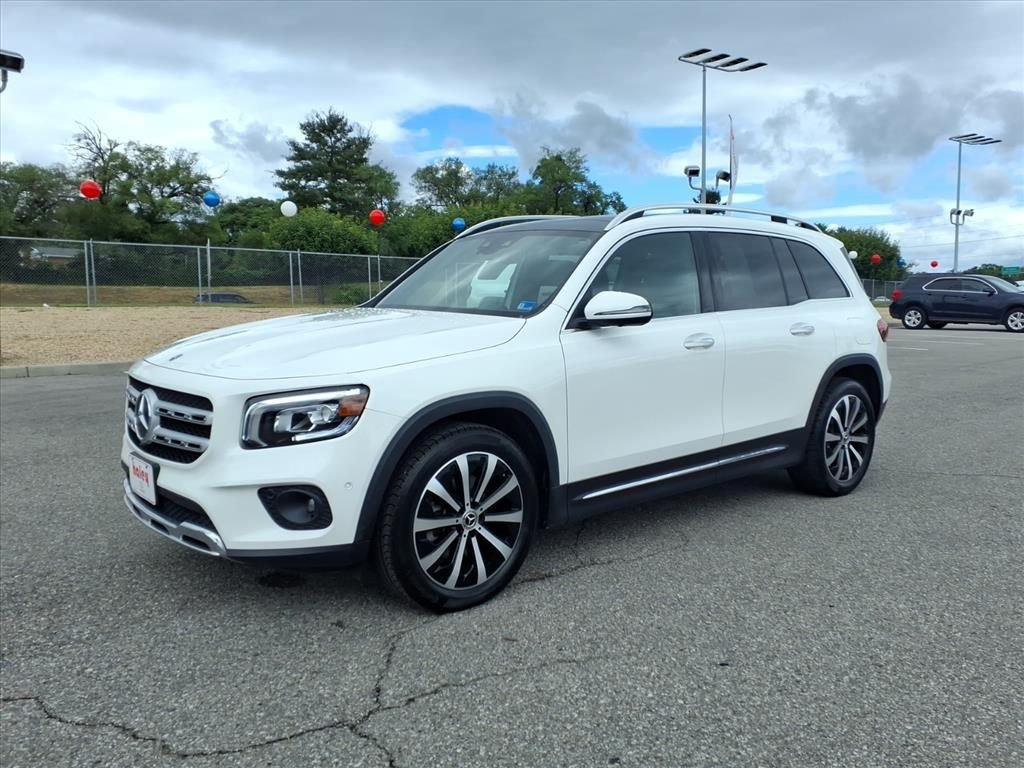 Used 2022 White Mercedes-Benz GLB 250 image 9