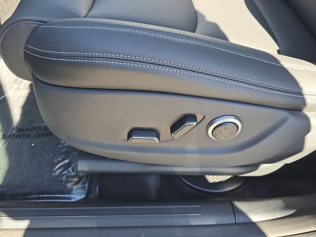2026 GENESIS GV70 Standard - Photo 12