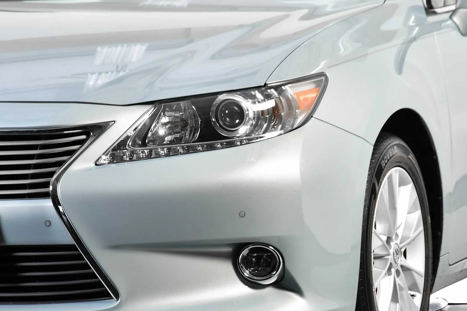 Used 2014 Cerulean Blue Metallic Lexus Hybrid image 9