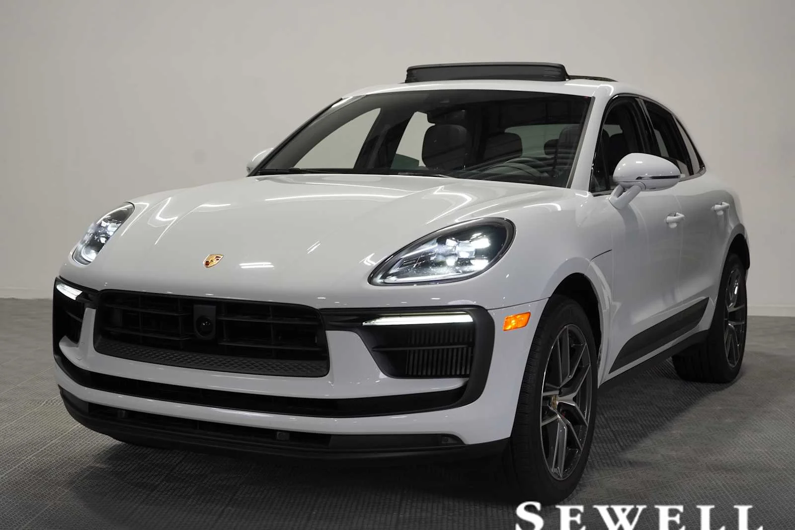 2024 Porsche Macan S's photo