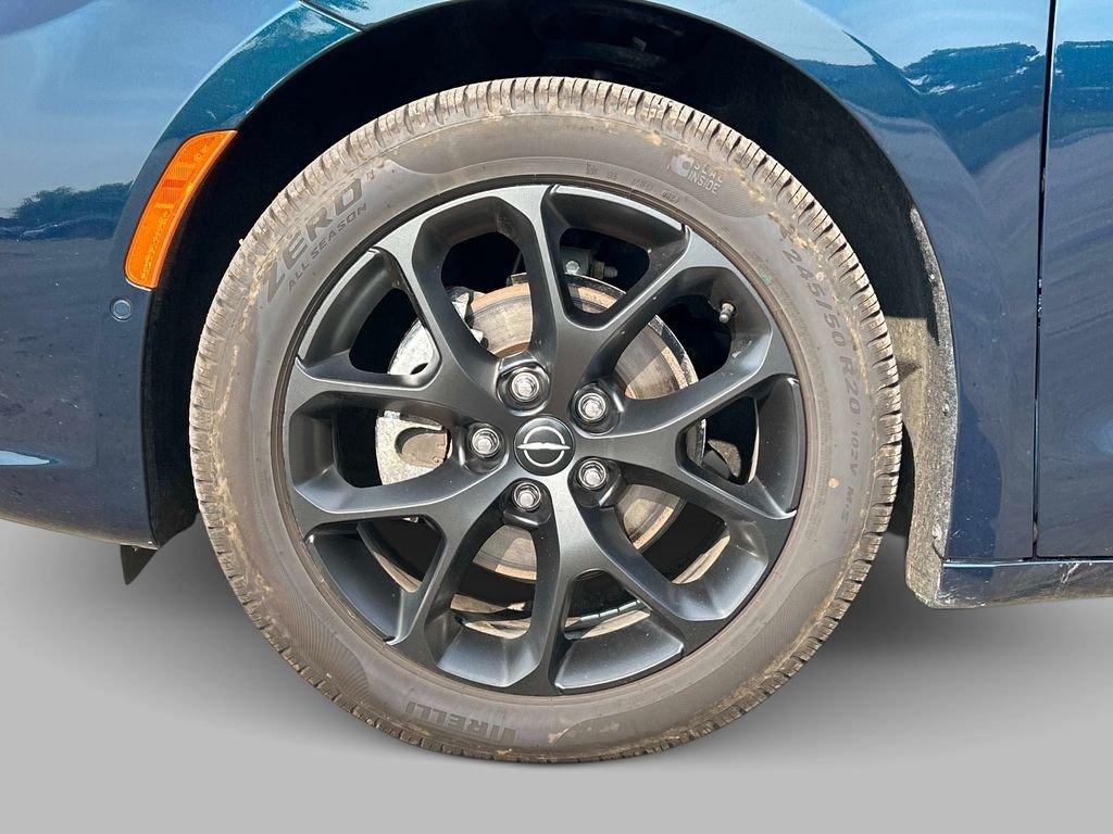 Used 2025 Blue Chrysler Limited image 9