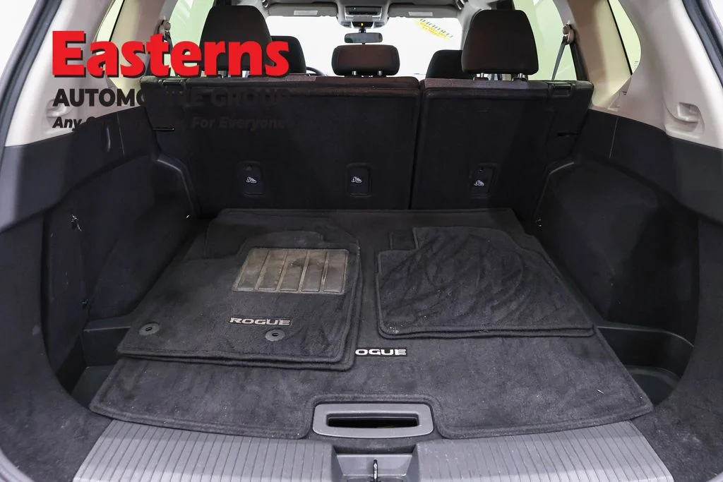 Used 2023 White Nissan SV image 9