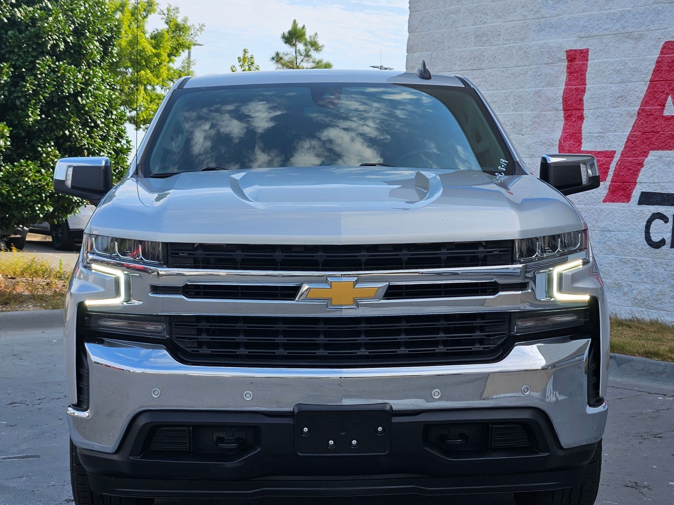 Used 2021 Chevrolet Silverado 1500 LT with VIN 1GCUYDED9MZ244888 for sale in Little Rock
