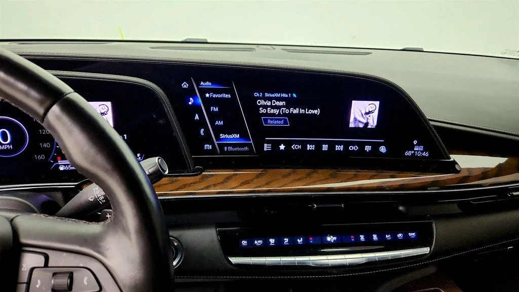 Used 2023 Argent Silver Metallic Cadillac 4WD Sport Platinum w/ Onyx Pkg & Super Cruise image 17