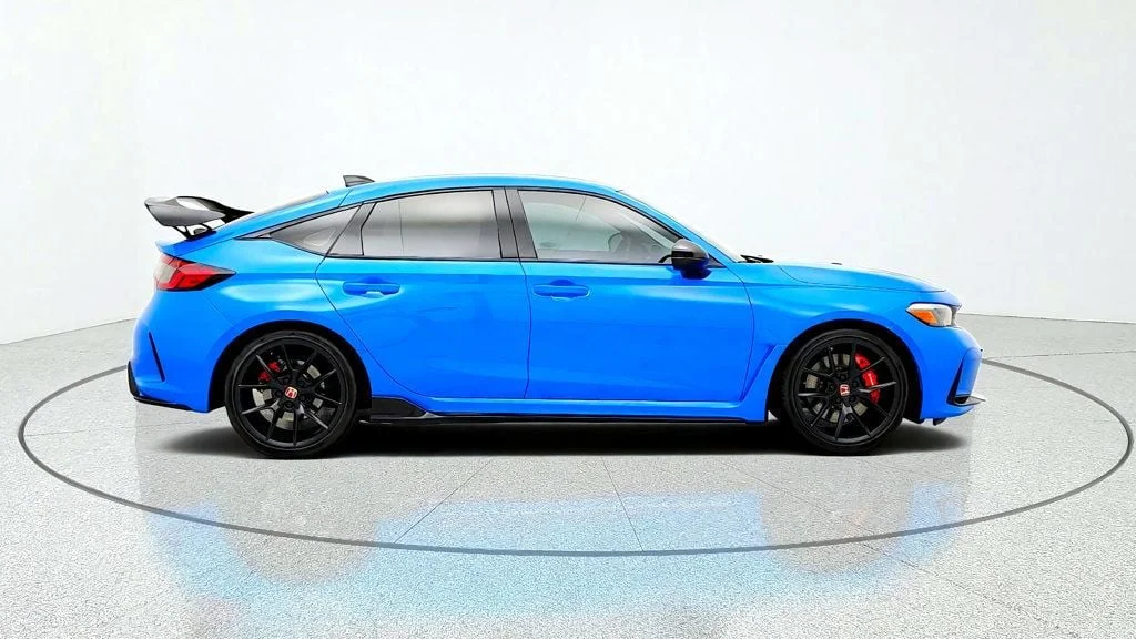 Used 2023 Boost Blue Pearl Honda Manual image 4