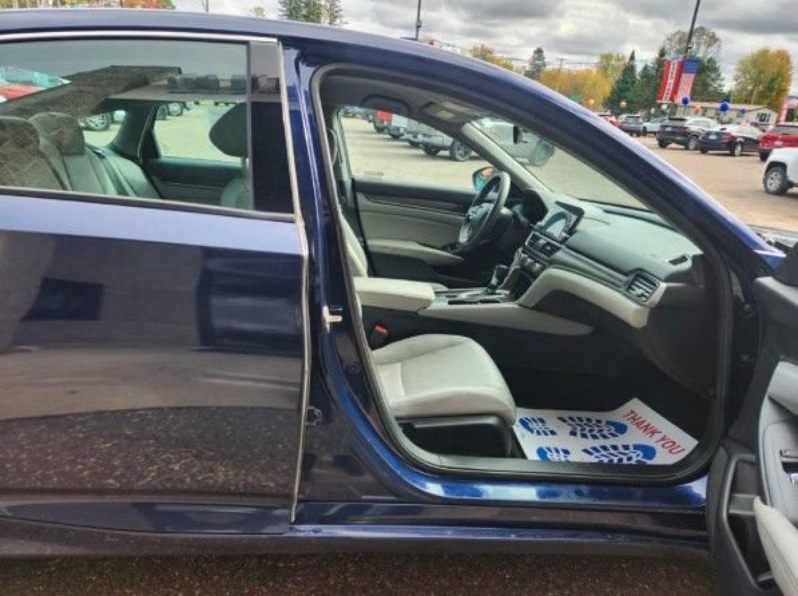 2019 Honda Accord LX - Photo 9