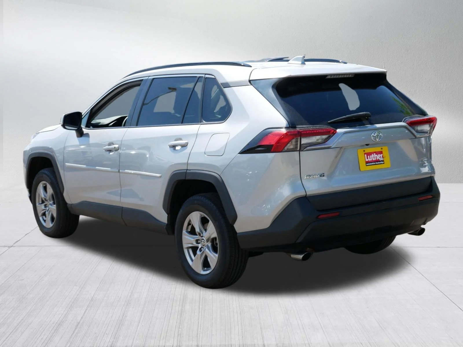 Used 2023 Silver Sky Metallic Toyota XLE image 5
