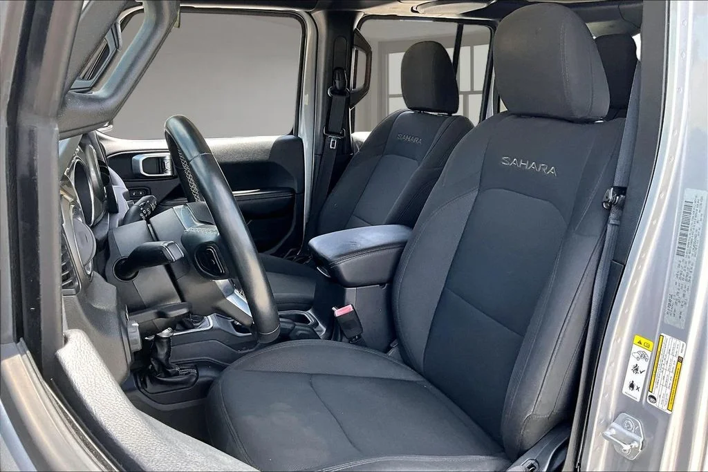 Used 2019 Silver Jeep Unlimited Sahara image 19