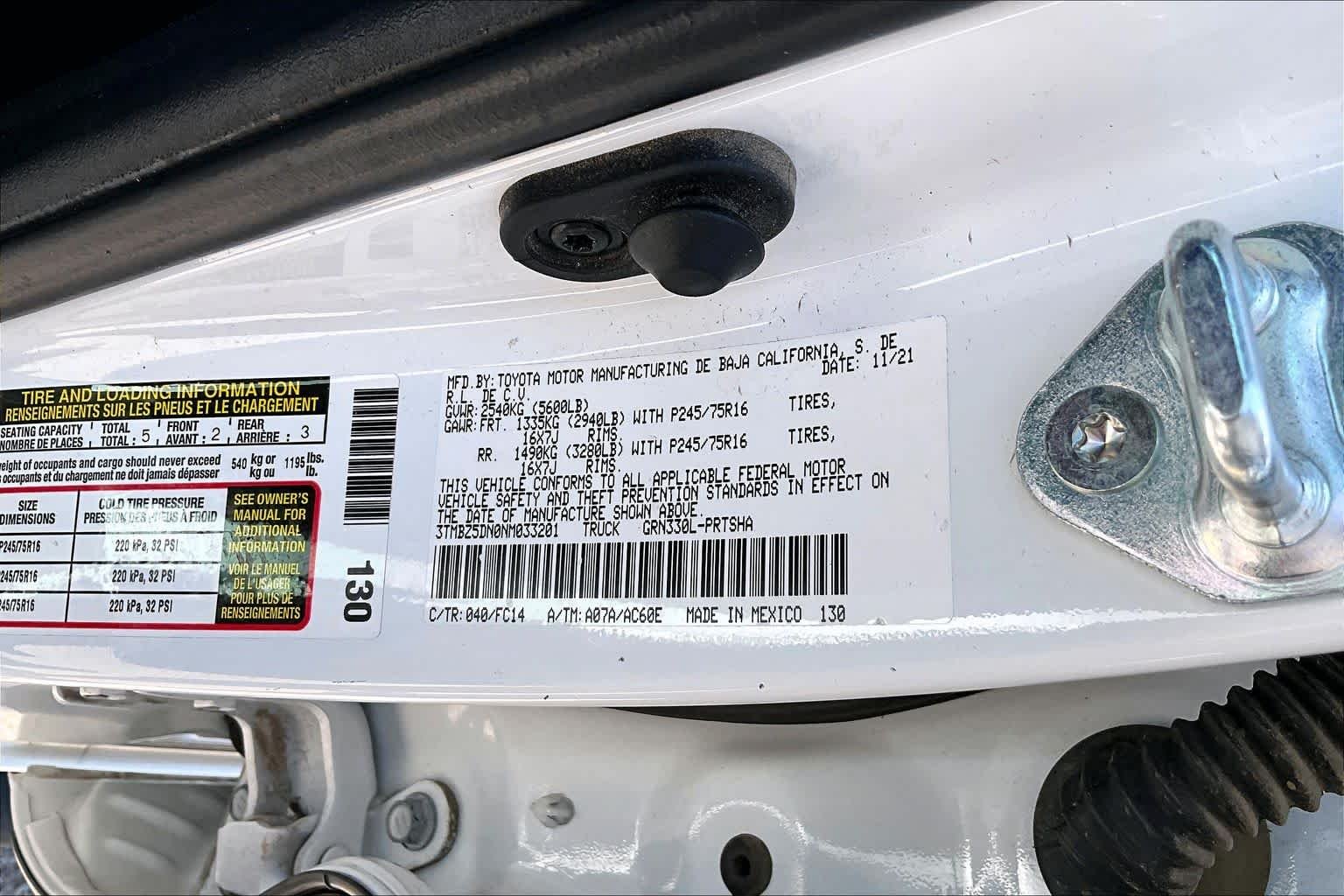Used 2022 White Toyota SR5 image 36
