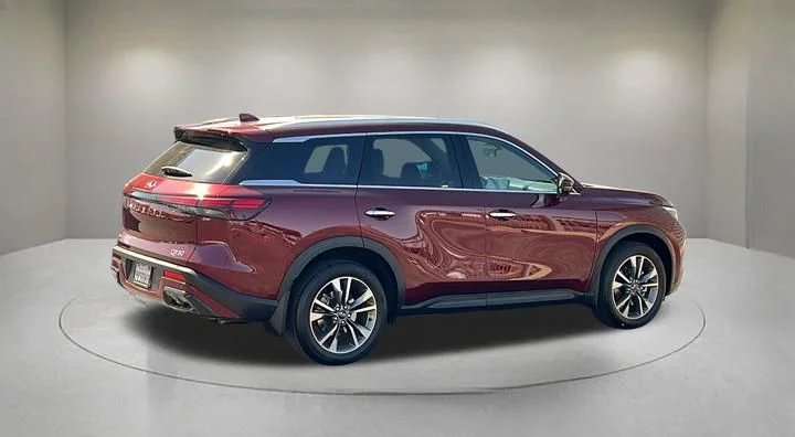 Certified Used 2025 Deep Bordeaux INFINITI LUXE image 5