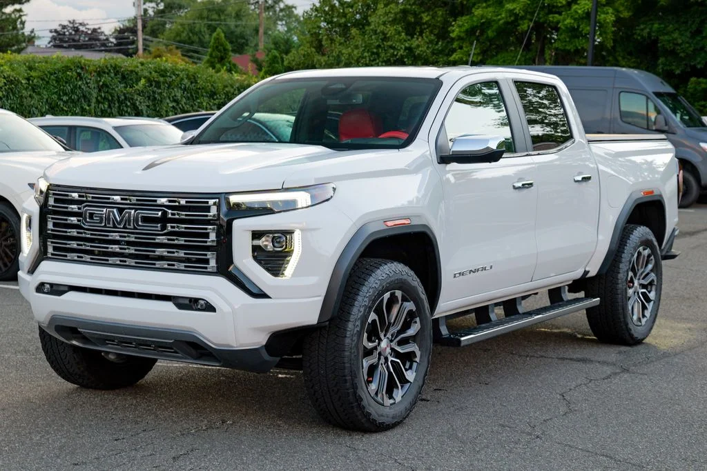 Used 2024 Summit White GMC Denali image 3