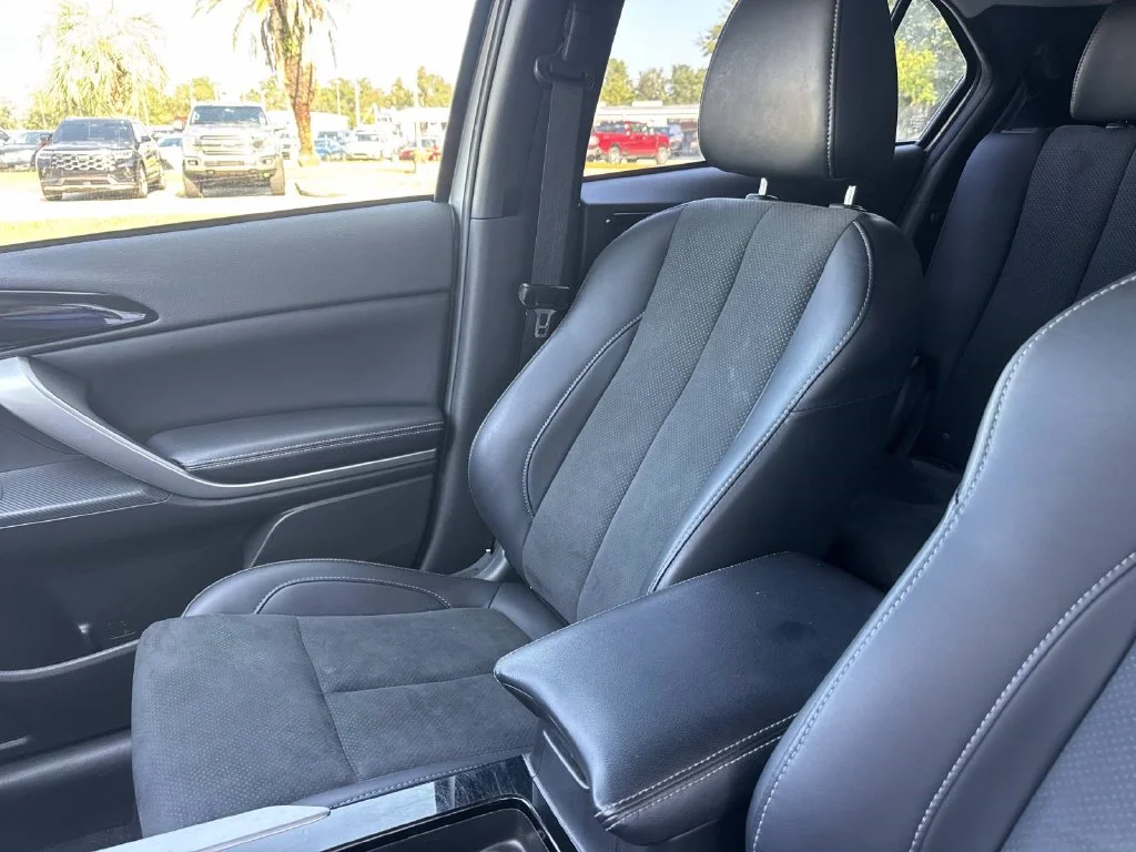 Used 2025 Alloy Silver Metallic Mitsubishi  image 31