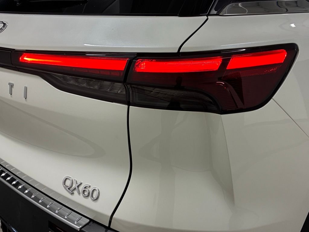 Used 2025 Black INFINITI Autograph image 12