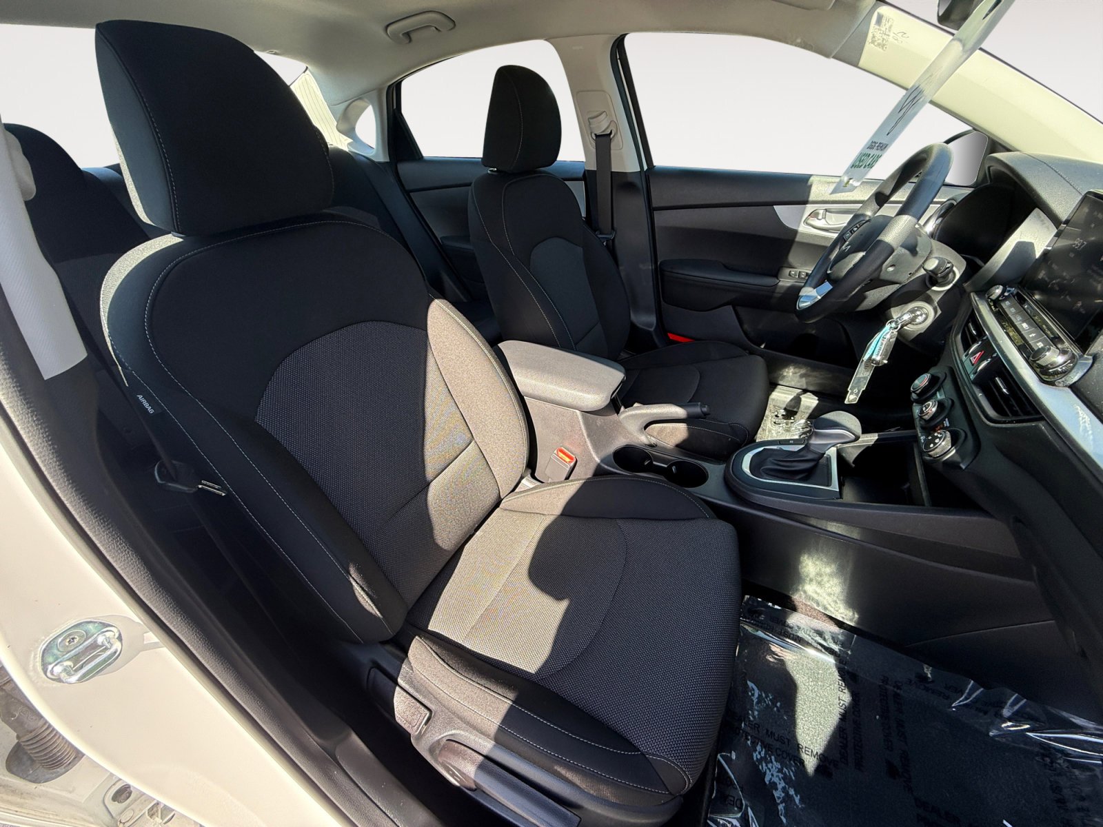 Used 2022 Snow White Pearl Kia LXS image 19