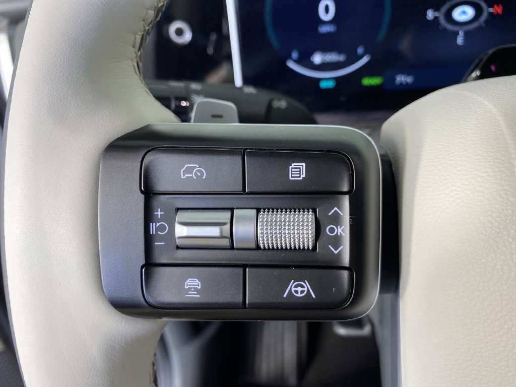 Used 2026 White Hyundai Calligraphy image 18