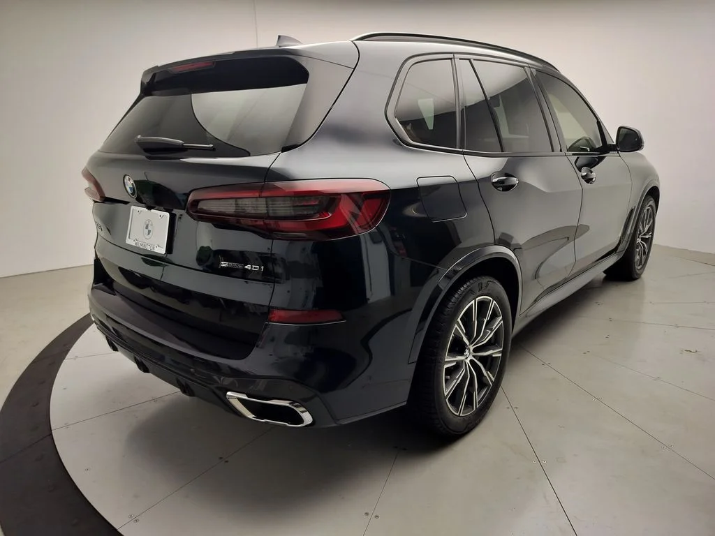 Used 2022 Black BMW sDrive40i image 3