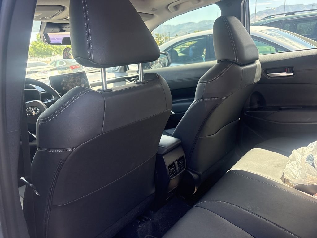 Used 2025  Toyota XLE image 9