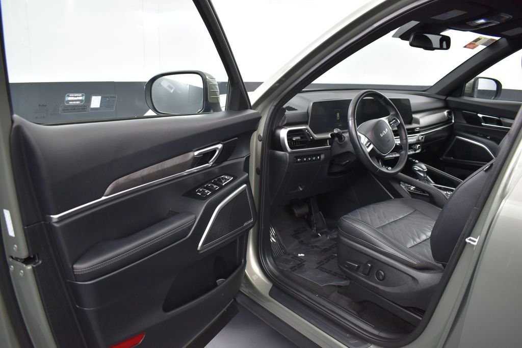Certified Used 2025 Green Kia EX X-Line image 5