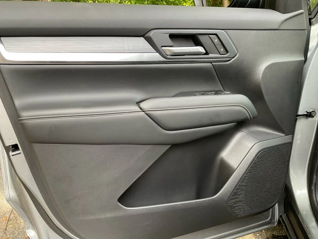Used 2025 Silver GMC Elevation image 31